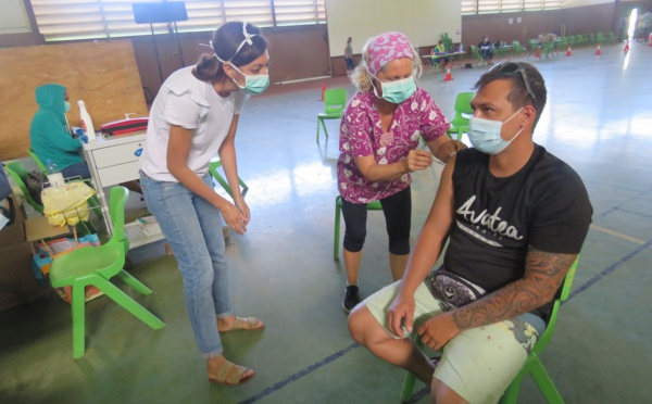 Des bénévoles auprès des soignants à Moorea