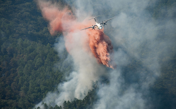 Après cinq jours de lutte, l'incendie du Var est "fixé" mais "pas éteint"