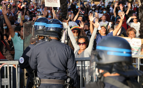 La Réunion: au-delà du pass sanitaire, la colère contre les injustices