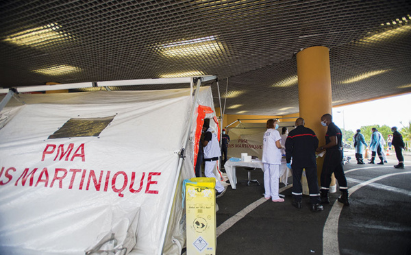 Martinique: "on va encore avoir besoin de renforts", prévient le directeur de l'ARS