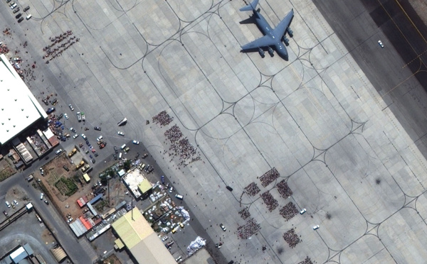 "A vos risques et périls": des pilotes racontent le pont aérien de Kaboul