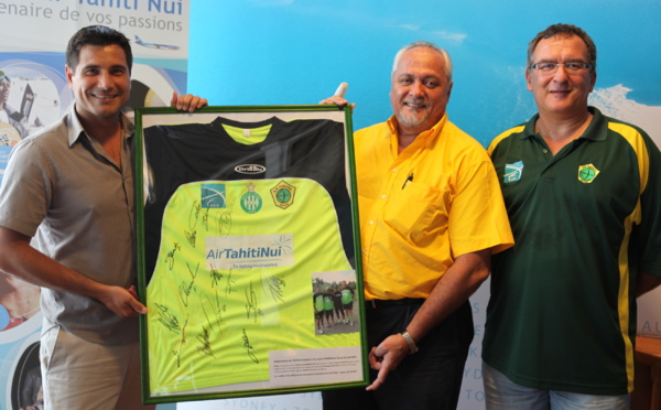 Tefana / St Etienne : T-shirt "fleuri" pour un partenariat qui porte ses fruits