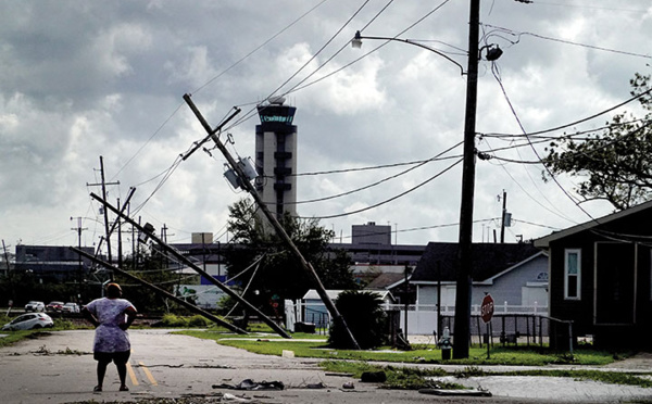 Sans courant, la Louisiane face aux dégâts de l'ouragan Ida