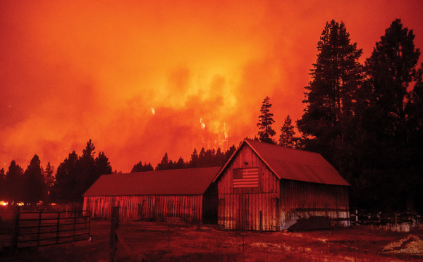 Californie: des milliers d'évacués dans une zone touristique menacée par les flammes