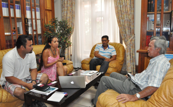 Le groupe Degage présente le concept de sa compagnie Tahiti Air Charter au Président du CESC