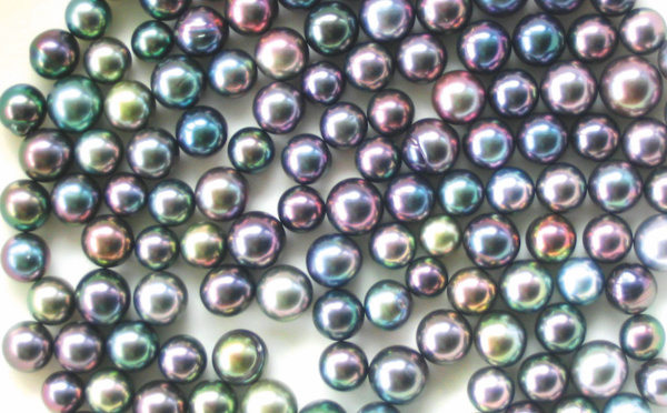 ​La perle en chute libre