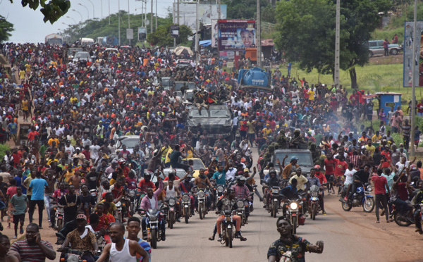 Guinée: les putschistes convoquent autoritairement les anciens ministres
