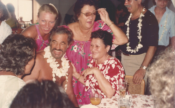 ​1988, Bebel en bringue à Tahiti