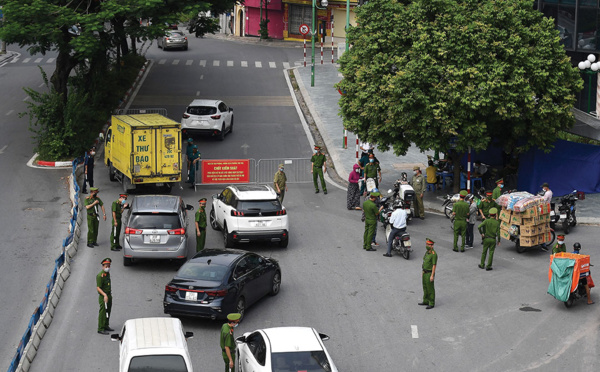 Quinze Vietnamiens fuient l'épidémie de coronavirus à bord d'un camion frigorifique