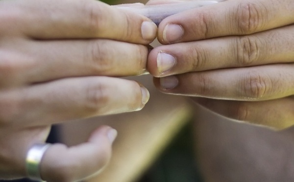 Pakalolo: certains enfants de 6 ans ont déjà fumé !