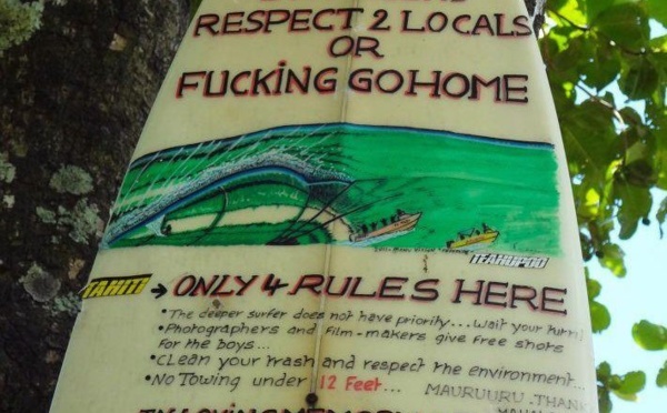 Le surfeur hawaïen Dave Wassel interdit de Sapinus