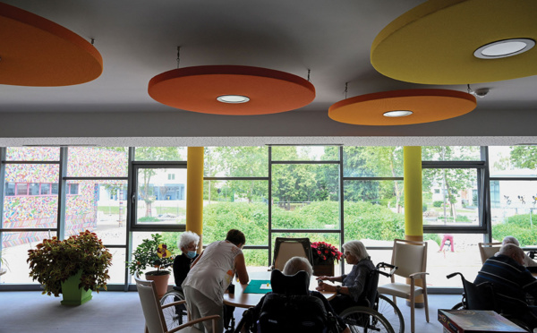 Grand âge: Castex annonce un effort global de plus de 400 millions d'euros en 2022