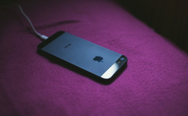 L'UE veut imposer un chargeur unique pour smartphones, au grand dam d'Apple