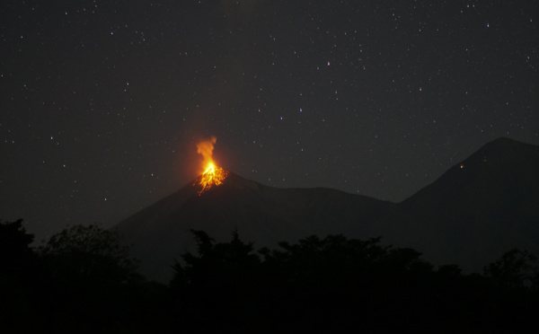 Guatemala : le volcan Fuego entre en éruption