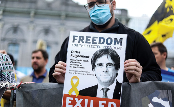 Arrêté en Italie, le Catalan Carles Puigdemont attend de passer devant un juge