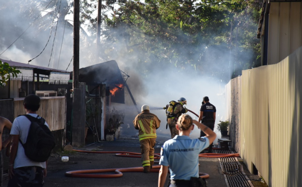 Un incendie détruit quatre maisons à Arue