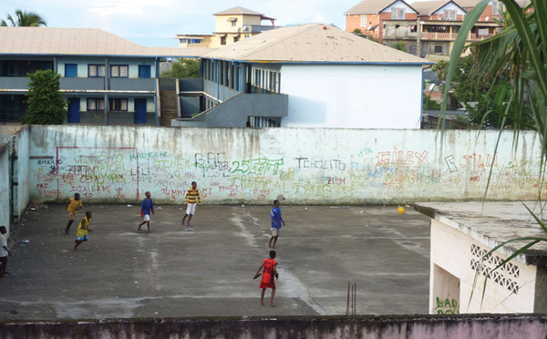 Mayotte: le gouvernement condamne l'incendie d'une mairie, vives réactions politiques à droite