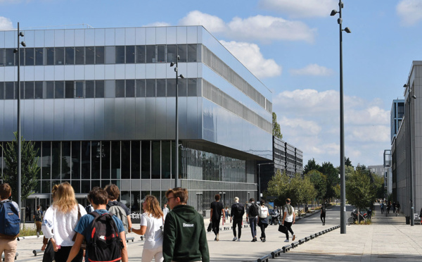 Université: de plus en plus d'étudiants mais les moyens "ne suivent pas"