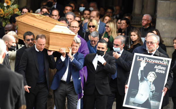 Sportifs, politiques, artistes à la messe en hommage à Tapie à Paris