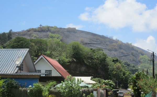 Fin de l’incendie à To’ahotu : le site demeure sous surveillance