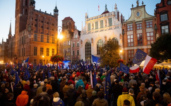 Des dizaines de milliers de Polonais pro-UE dans la rue