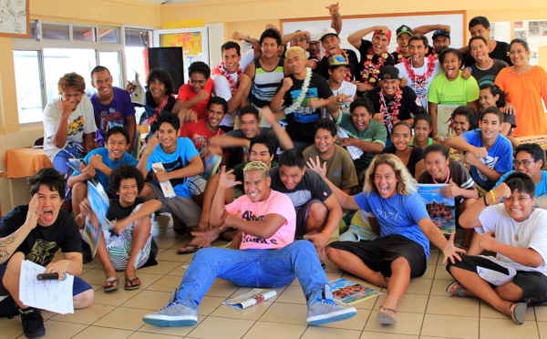 Les Tiki Toa au Centre des Jeunes Adolescents de Erima
