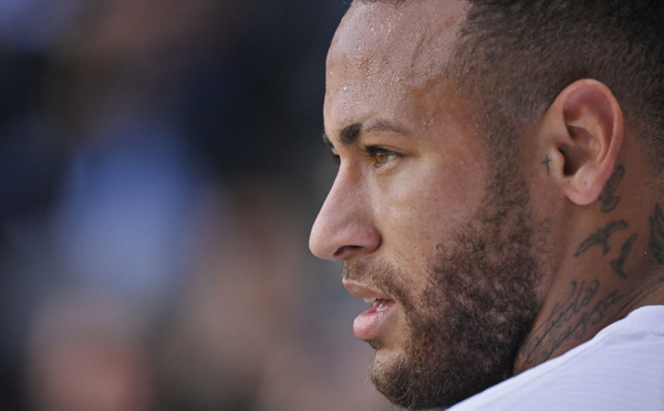 Foot: Neymar sur le divan, le Brésil incrédule