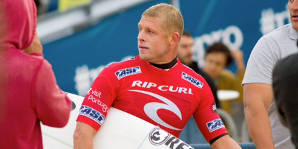 Surf- Rip Curl Pro Portugal : Bourez out ,  Fanning se raproche du titre .