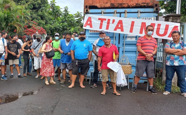 Des agents de l'OPH manifestent contre leur direction