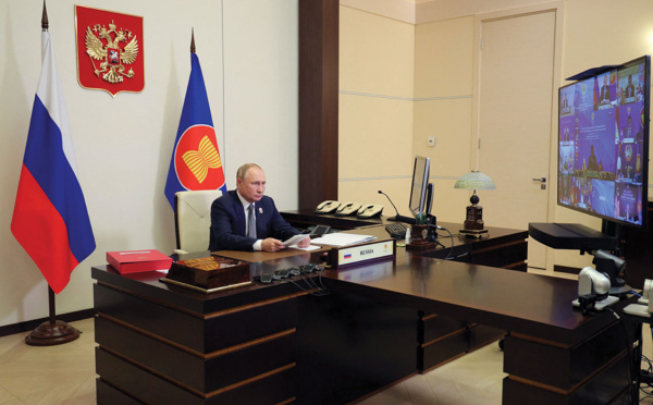 Moscou ferme ses services non essentiels en pleine flambée de Covid