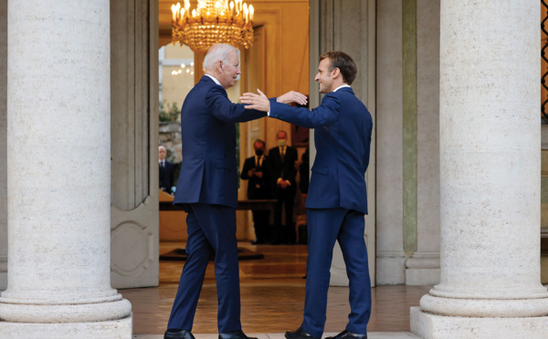 Macron et Biden se retrouvent vendredi à Rome pour surmonter la brouille