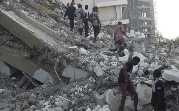 Nigeria: un immeuble s'effondre à Lagos, de nombreuses personnes prises au piège
