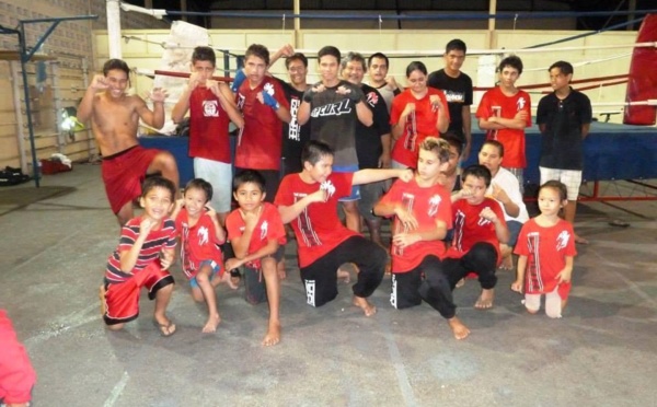 Boxe Muay Thai : séances d'entrainement assidues avec Taro Haoa à la salle de boxe de l'IJSPF à Taiarapu