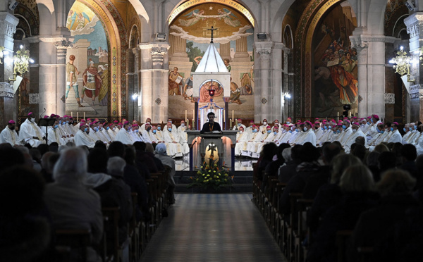 Pédocriminalité: les évêques s'engagent financièrement pour indemniser les victimes