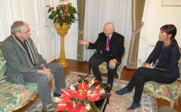Plan cancer: Gaston Flosse et Béatrice Chansin rencontrent  le professeur Jean-Paul Vernant