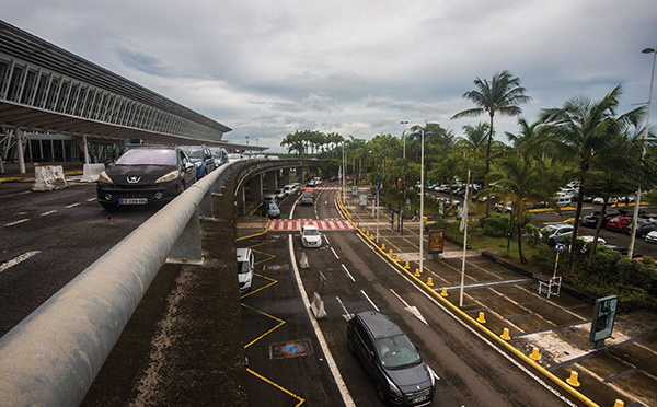 Guadeloupe: le trafic aérien perturbé par des manifestants anti-pass