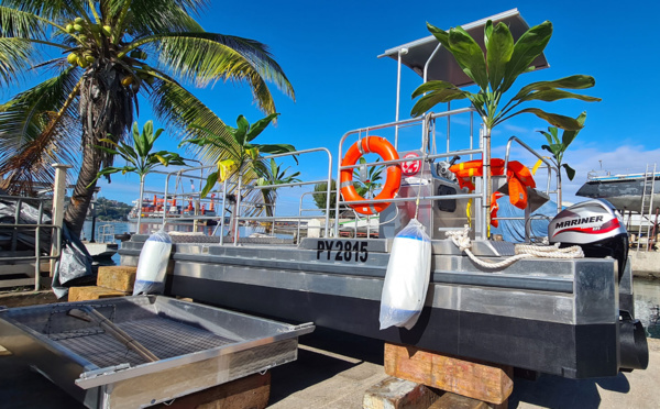 Le Vaima II prêt à nettoyer la rade de Papeete