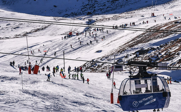 Remontées mécaniques cet hiver: port du masque obligatoire dès 11 ans et distanciation