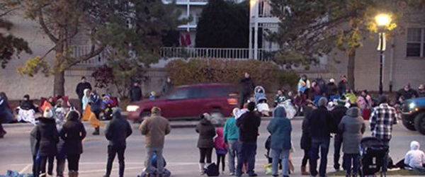 Voiture bélier lors d'une parade de Noël aux Etats-Unis: au moins 5 morts et 40 blessés