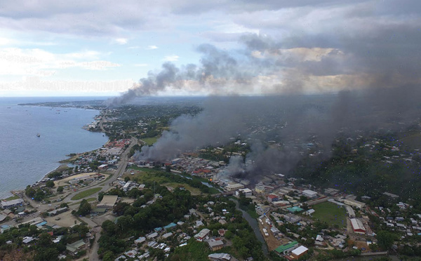 Emeutes aux îles Salomon, l'Australie déploie des militaires