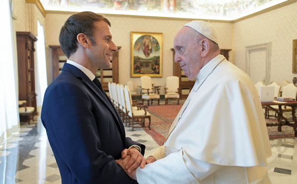 Macron de nouveau chez le pape, un geste envers les catholiques