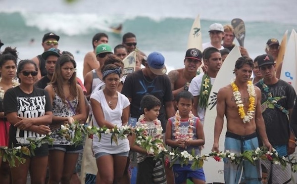 L’hommage à Gen IMAI, le surfeur décédé à Papara, a été grandiose