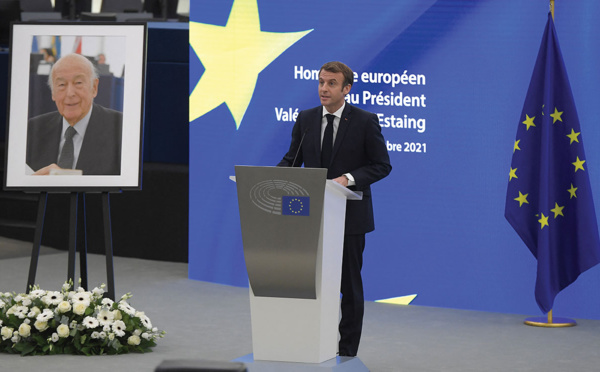 L'hommage de Macron et des dirigeants de l'UE à Giscard d'Estaing, "grand capitaine" de l'Europe