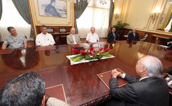 Gaston Flosse reçoit Mgr Krebs, nonce apostolique (communiqué)