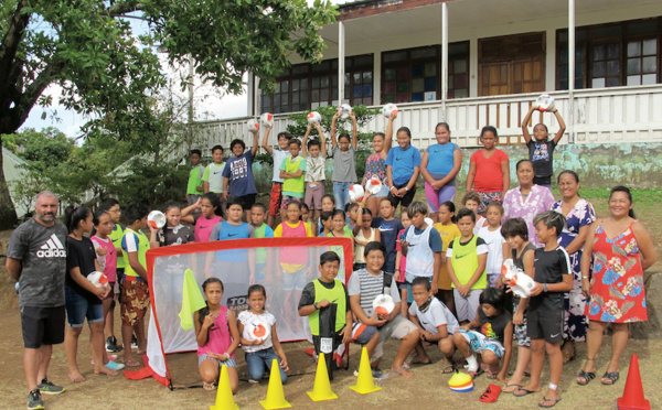 De jeunes Marquisiens au cœur du foot