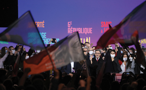 Face aux droites, Mélenchon "au combat" avec son "parlement" de campagne