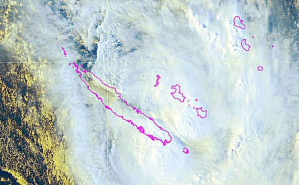 Routes inondées et coupures d'électricité en N-Calédonie à cause de la dépression Ruby