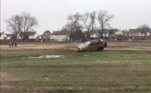 Enquête de l'armée après des dérapages d'un véhicule militaire devant un camp de migrants