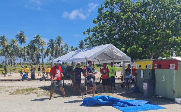 Noël avant l'heure pour les enfants de Rangiroa