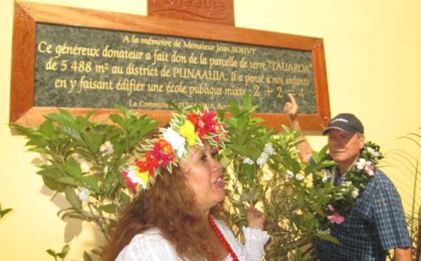 Ecole 2+2=4 de Punaauia : une stèle en souvenir de Jean Souvy, un généreux donateur